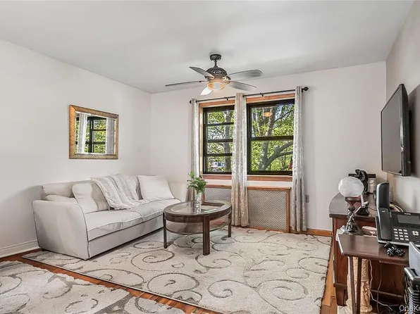 218-12 43rd Ave APT 2E, Bayside, NY 11361
