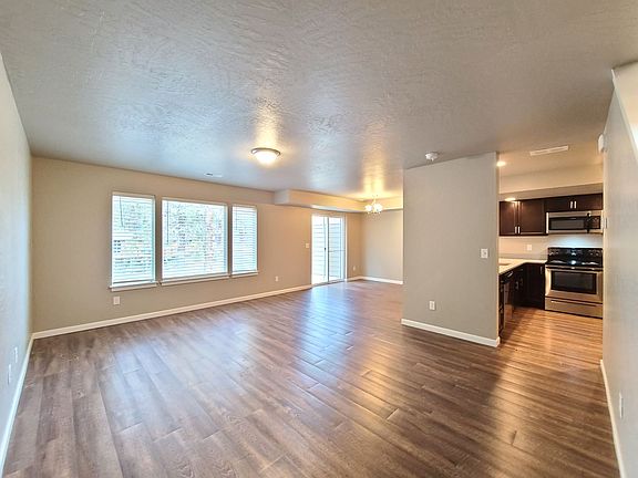 5th image of 4315-4317 N Centennial Ln