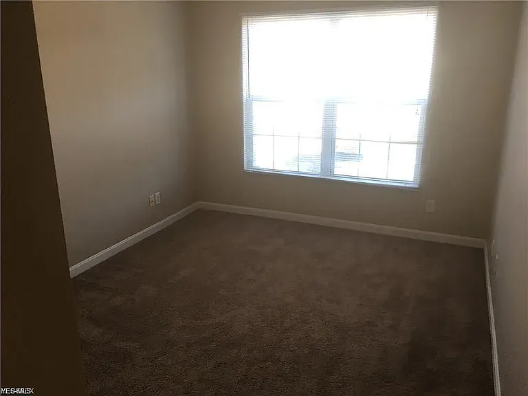 522 Robinwood Ln #E — Photo 8