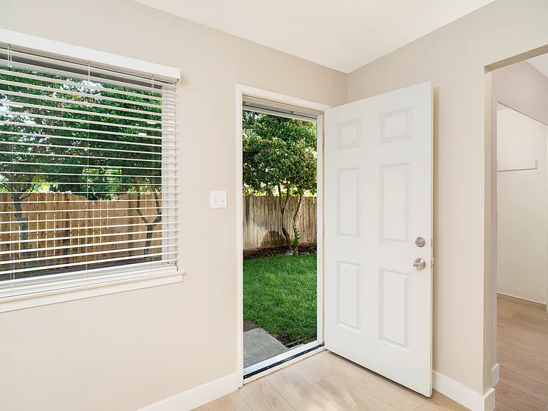 El Camino Duplexes — Photo 35