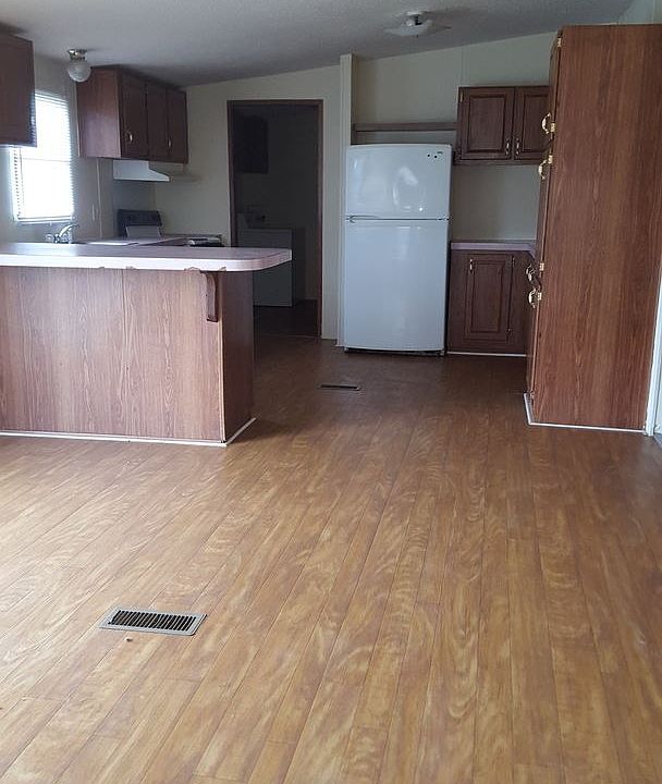 2nd image of 285 Hickory St