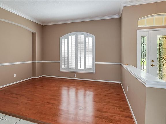 4th image of 3142 Country Club Blvd