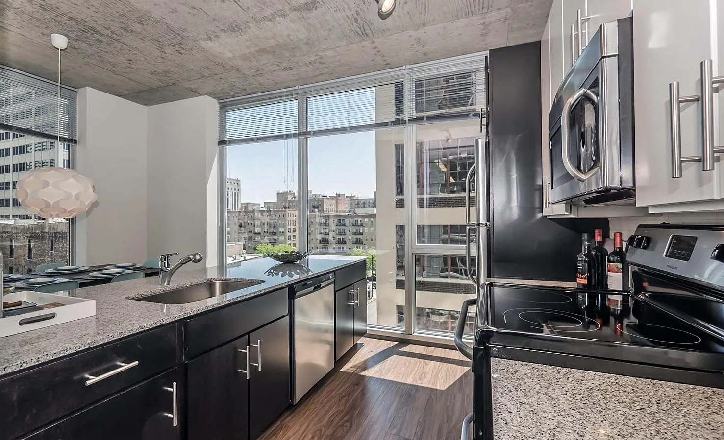 1 bed, 700 sqft, $2,709 — Photo 3
