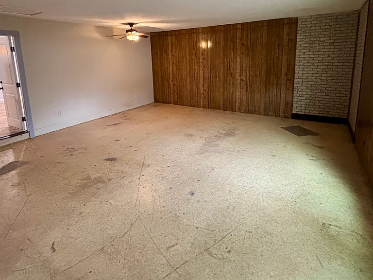 204 Brook St — Photo 2