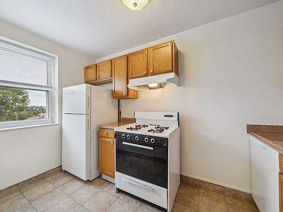 3rd image of 640 Southcrest Dr APT 6