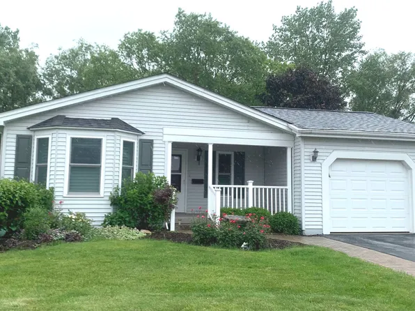 1407 Winners Cir, Grayslake, IL 60030