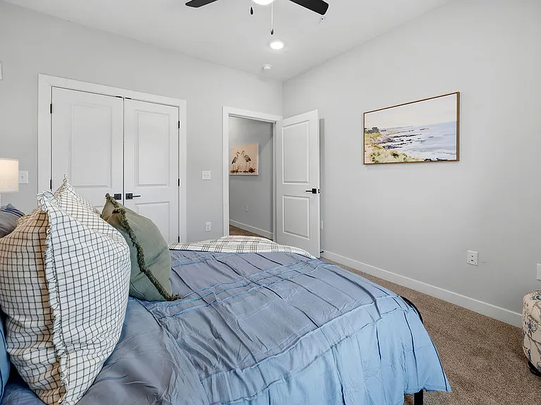 Zephyr Apartments — Photo 6