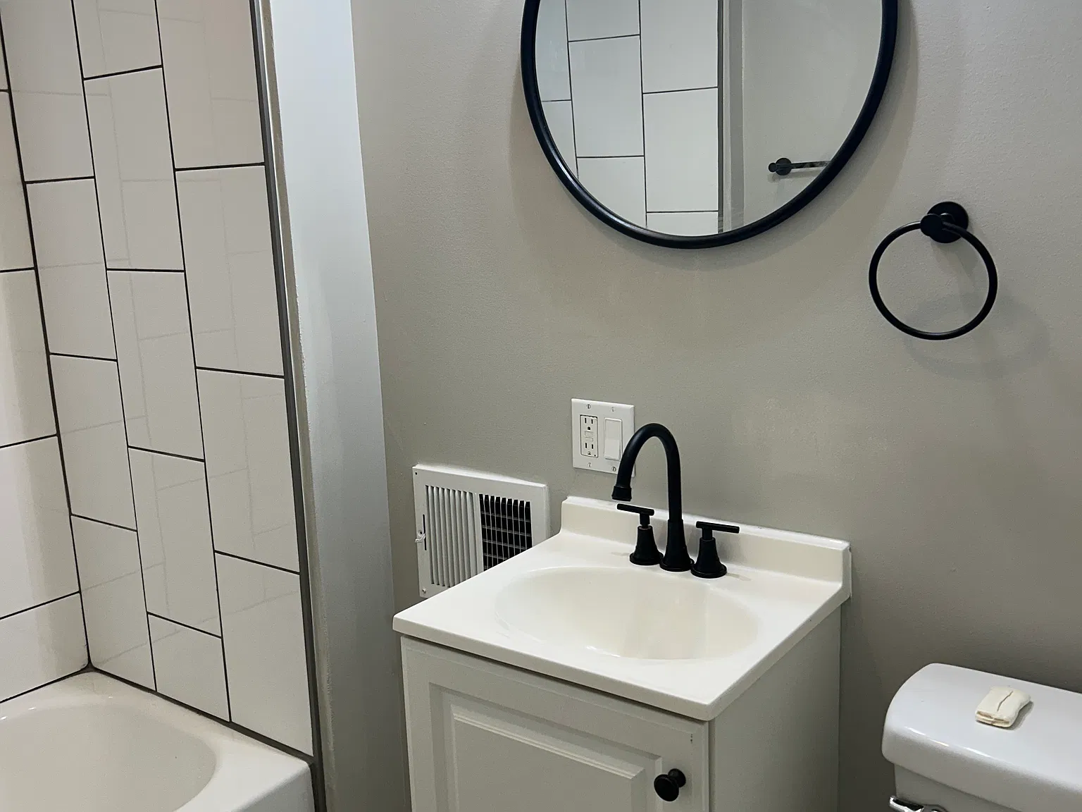 3 bed, 850 sqft, $1,100 — Photo 2