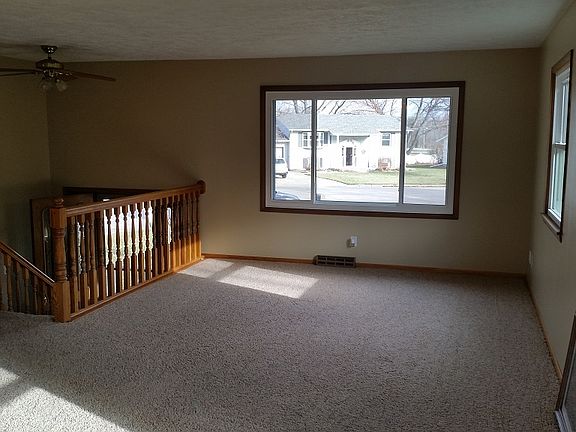 3rd image of 9 Belmont Dr