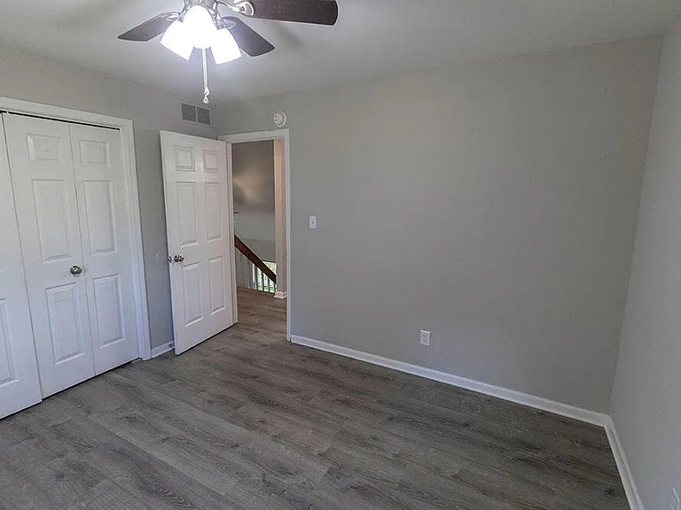 1915 Greenleaves Ct — Photo 22