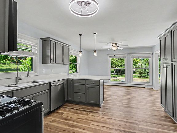 2nd image of 7 Garden Ave S