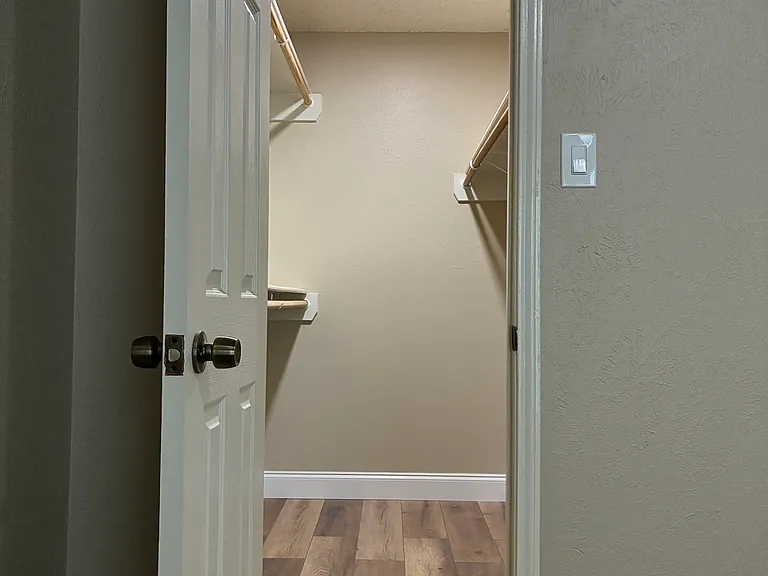 2nd Bed/Walk In Closet
