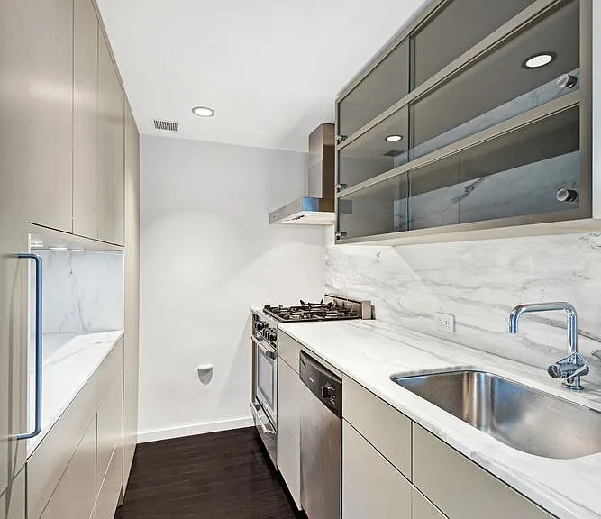 392 Central Park W #20L — Photo 3