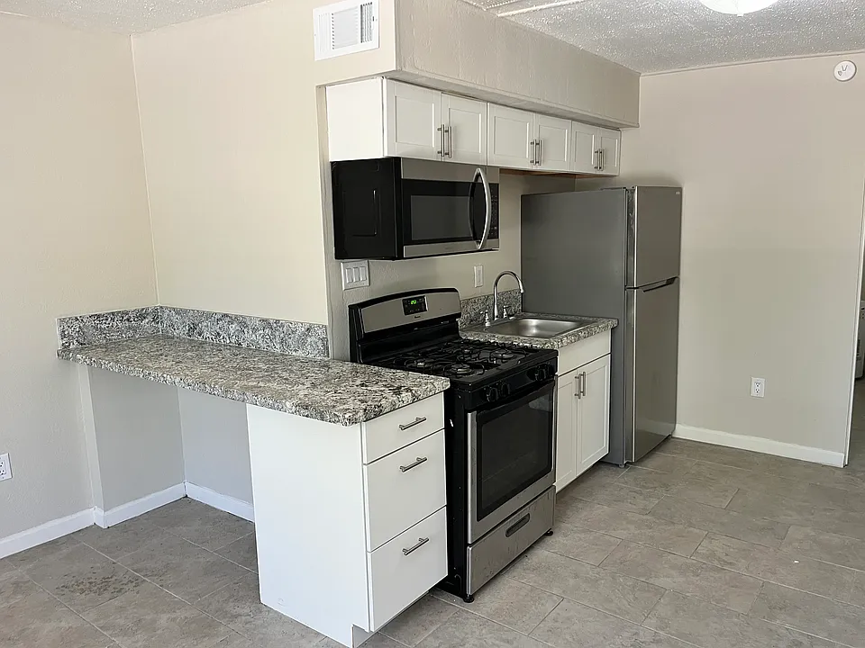 2921 N Geronimo Ave #4