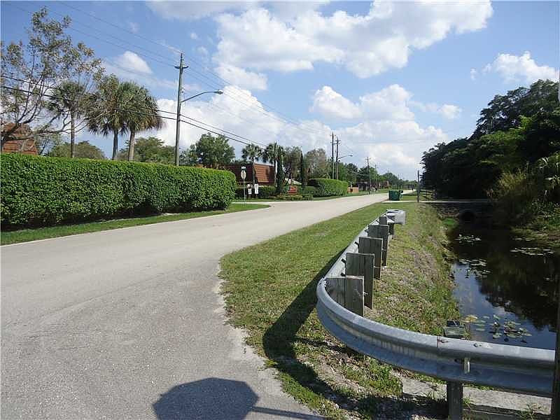 1st image of 965 SW 12 Ave