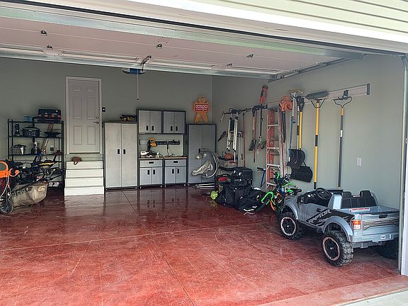 4th image of 3144 Spruce Dr