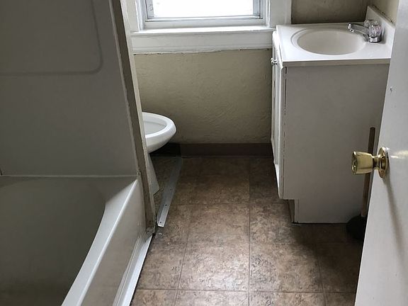3rd image of 10703 Lee Ave APT 2