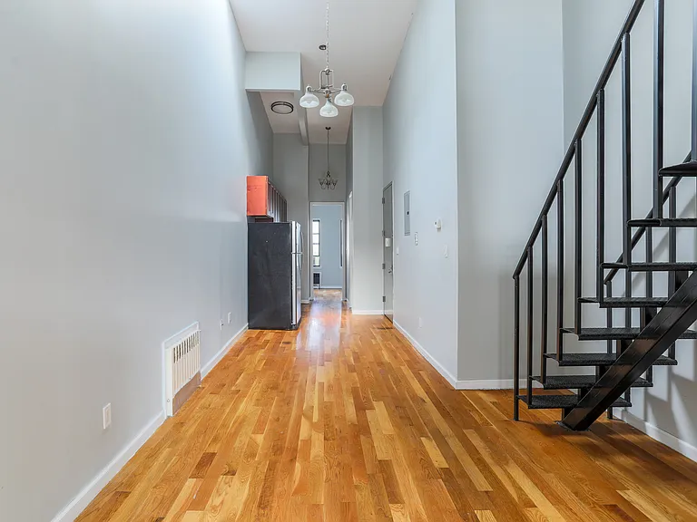 325 Melrose St #3L — Photo 6