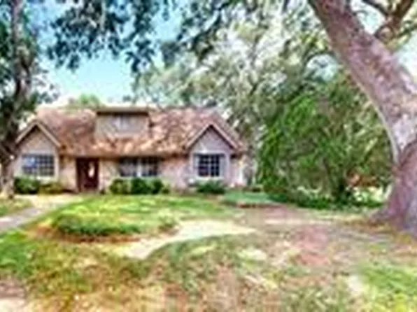 5221 Cottonwood Cir, Dickinson, TX 77539
