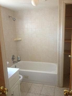 4th image of 82 Carleton Ave