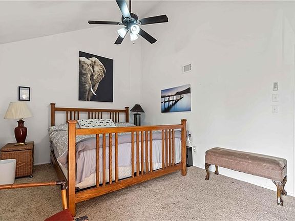 4th image of 256 NE Bayview Dr