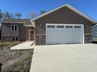 1310 Greenleaf Rd SE, Owatonna, MN 55060