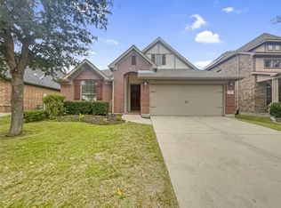 1421 Mockingbird Dr, Aubrey, TX 76227