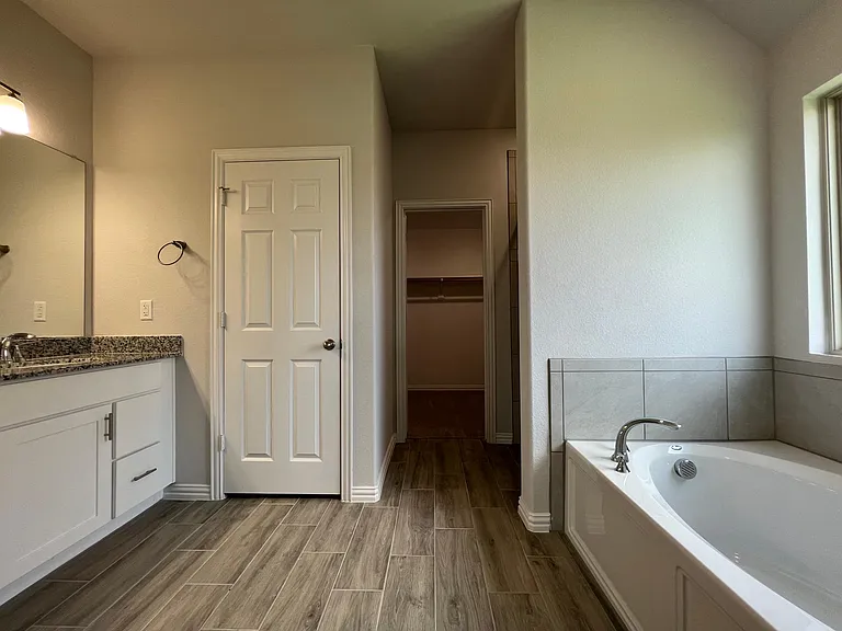 684 Avalon Dr — Photo 14
