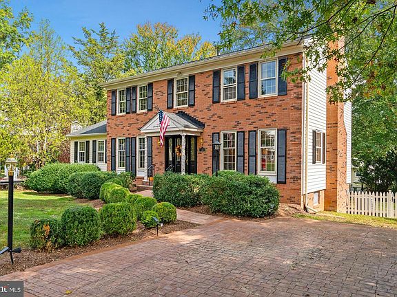 3rd image of 7517 Berwick Ct