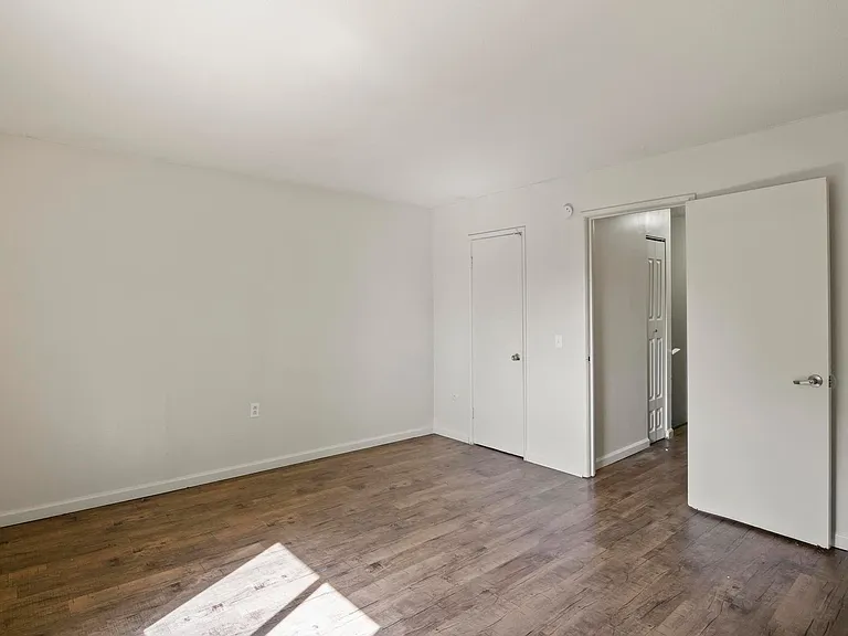 Westport Crossing Apartments — Photo 105