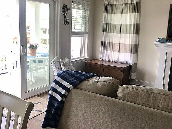 5th image of 427 Asbury Ave #2