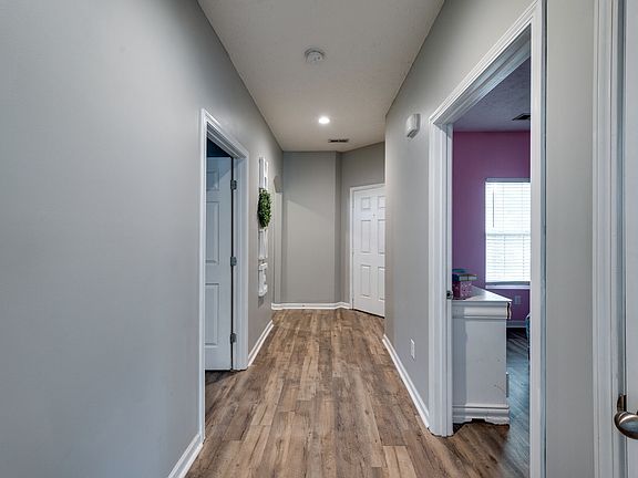5th image of 107 Pierre Pl