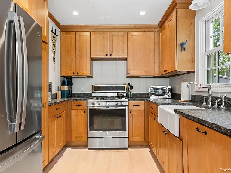 570 Hippodrome Dr — Photo 8