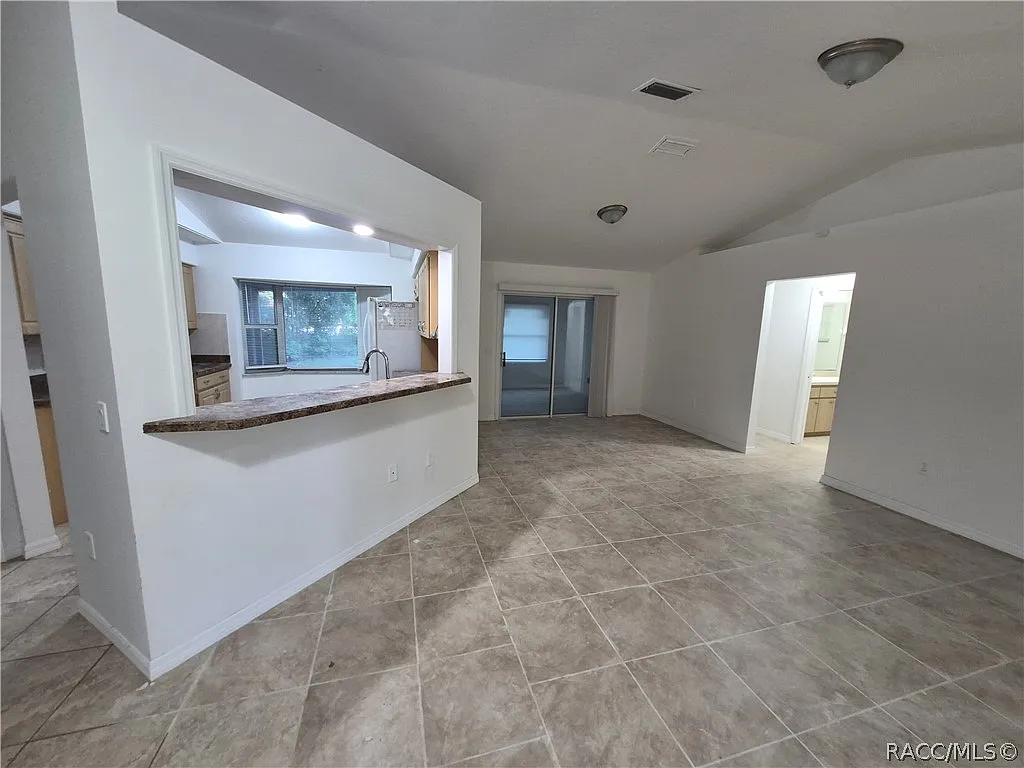 3 bed, 1307 sqft, $1,599 — Photo 4