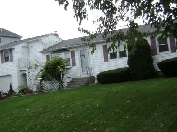 55 Dundas Ave, Warwick, RI 02889