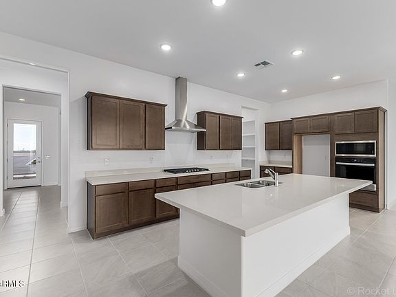 3rd image of 17408 W Via Dona Road