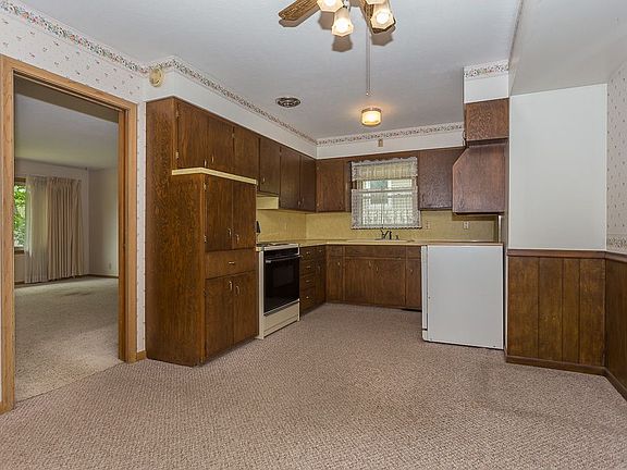 4th image of 5063 S 129th St
