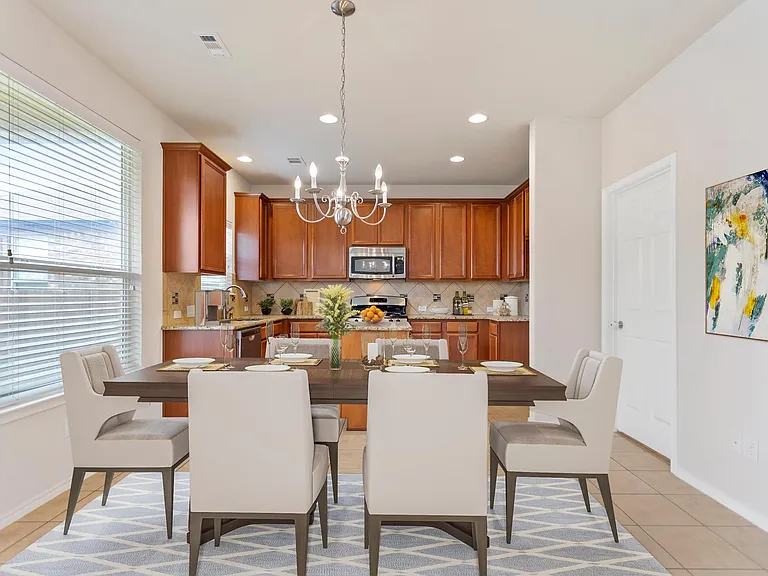 Disclaimer: virtual staging.