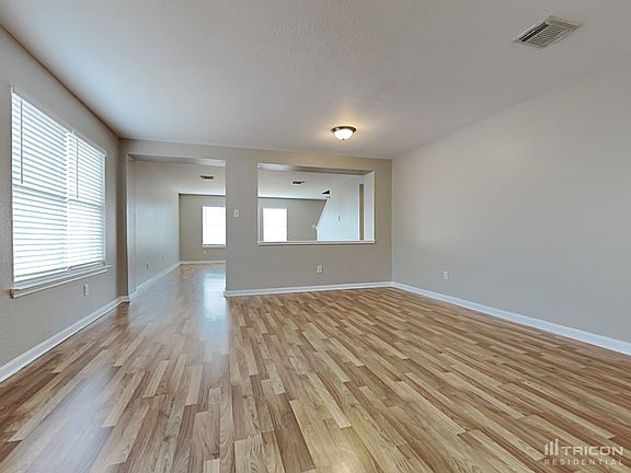 3rd image of 15707 Western Skies Dr