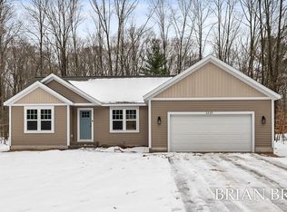 5233 W Lakewood Rd, Whitehall, MI 49461