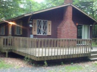 130 Mountainside Dr, Gouldsboro, PA 18424