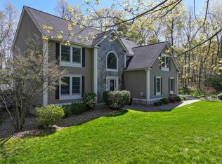 27 Squire Armour Rd, Windham, NH 03087