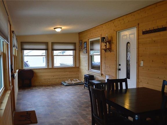 3rd image of 398 Dawnshire Dr