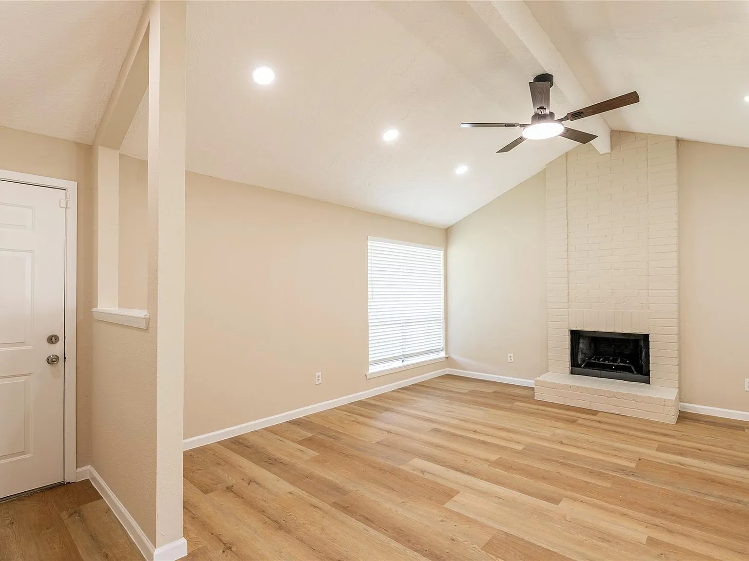 3 bed, 2.0 bath, 1224 sqft, $1,850 — Photo 3