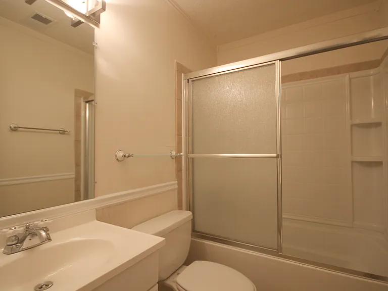 721 Greenleaf Dr — Photo 12