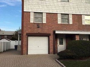 22507 59th Ave, Oakland Gardens, NY 11364