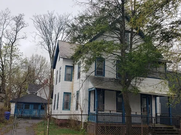 136 Bowles St, Springfield, MA 01109
