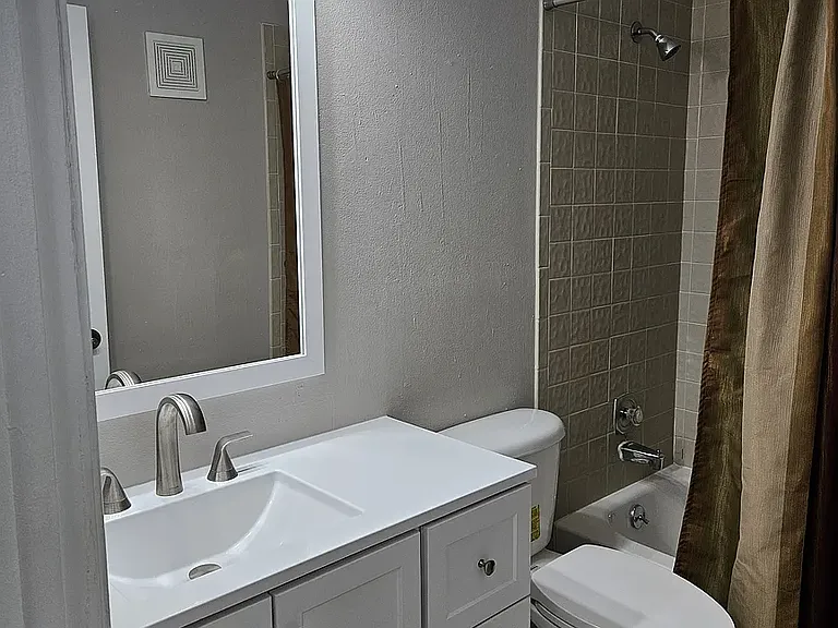 3300 Fox Chase Cir N #215 — Photo 17