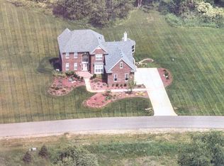 1200 Hunter Ct, Milford, MI 48381