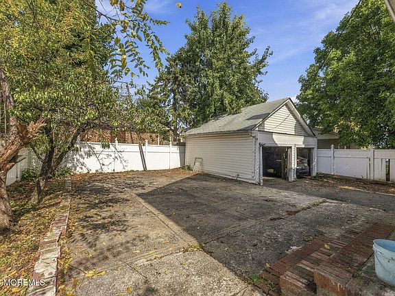 4th image of 2125 Woodbridge Avenue